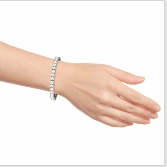 Forever One moissanite  Charles & Colvard,  18.50 ctw 14k gold 7 inch bracelet - Picture 3 of 12